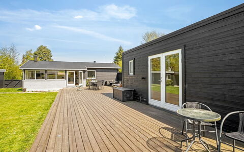 Selve - 600M from the Sea: Holz, Zuhause, Veranda, Deck, Hartholz, Dach, Holzbeize, Holzboden, Eco Hotel