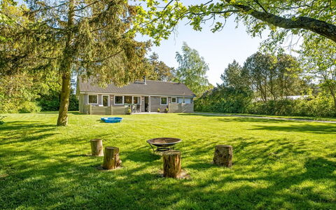 Rohan - 700M from the Sea: Möbel, Interior Design, Stuhl, Flooring, Tabelle, Resort, Fussboden, Decke, Zimmer, Eco Hotel