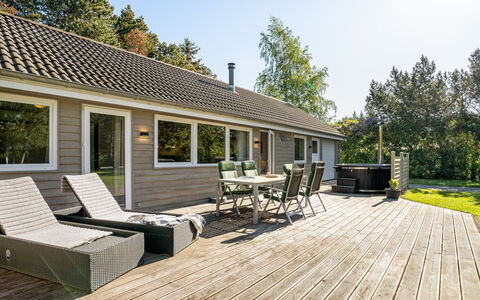 Rohan - 700M from the Sea: Möbel, Interior Design, Stuhl, Flooring, Tabelle, Resort, Fussboden, Decke, Zimmer, Eco Hotel