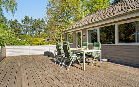 Rohan - 700M from the Sea: Möbel, Interior Design, Stuhl, Flooring, Tabelle, Resort, Fussboden, Decke, Zimmer, Eco Hotel