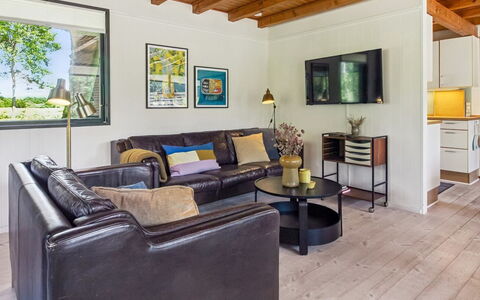 Kersta - 3.3Km from the Sea: Möbel, Interior Design, Flooring, Couch, Fussboden, Wand, Holzboden, Holz, Wohnzimmer, Decke