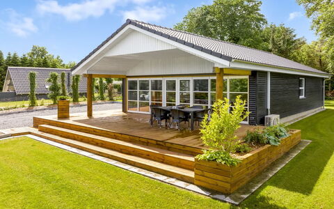Skip - 300M to the Fjord: Möbel, Interior Design, Flooring, Fussboden, Decke, Zimmer, Stuhl, Tabelle, Wohnung, Küche & Esszimmer Tisch