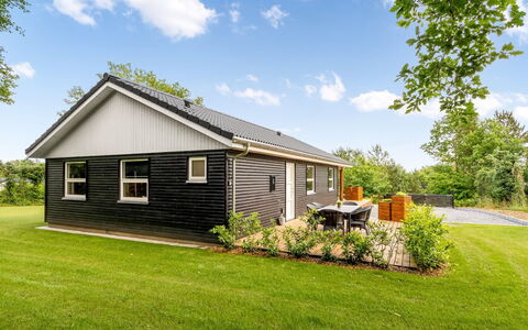 Skip - 300M to the Fjord: Möbel, Interior Design, Flooring, Fussboden, Decke, Zimmer, Stuhl, Tabelle, Wohnung, Küche & Esszimmer Tisch