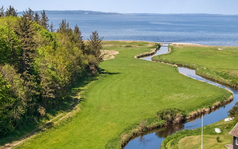 Ejnarine - 600M to the Fjord: Landschaft, Wiese, Küste, Küsten Und Ozeanische Forms, Vogelperspektive, Ufer, Luftaufnahmen, Wiese, Bucht