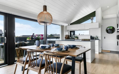 Ata - 400M from the Sea: Möbel, Interior Design, Flooring, Fussboden, Decke, Zimmer, Stuhl, Tabelle, Wohnung, Küche & Esszimmer Tisch