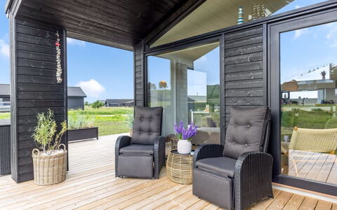 Ata - 400M from the Sea: Möbel, Interior Design, Flooring, Fussboden, Decke, Zimmer, Stuhl, Tabelle, Wohnung, Küche & Esszimmer Tisch
