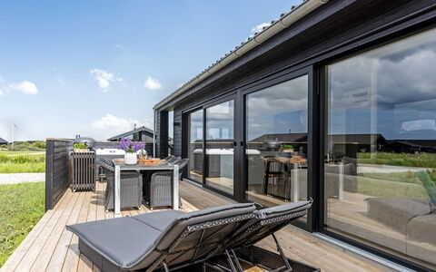 Ata - 400M from the Sea: Möbel, Interior Design, Flooring, Fussboden, Decke, Zimmer, Stuhl, Tabelle, Wohnung, Küche & Esszimmer Tisch