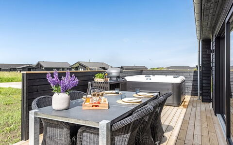 Ata - 400M from the Sea: Möbel, Interior Design, Flooring, Fussboden, Decke, Zimmer, Stuhl, Tabelle, Wohnung, Küche & Esszimmer Tisch