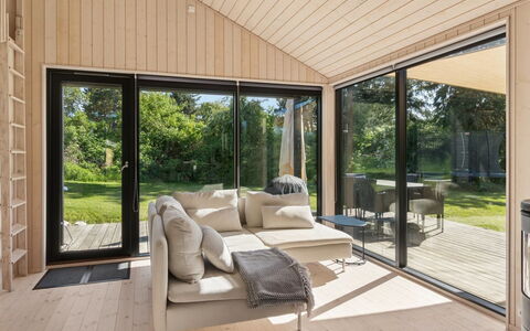 Cita - 350M from the Sea: Holz, Flooring, Fussboden, Zuhause, Veranda, Tür, Holzboden, Gartenbauten, Decke
