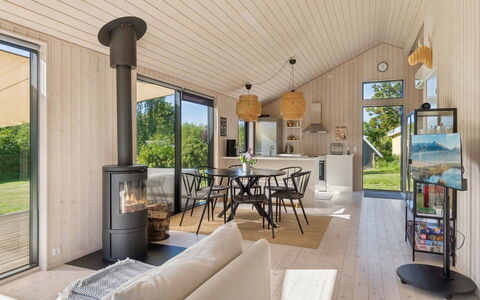 Cita - 350M from the Sea: Holz, Flooring, Zuhause, Holzboden, Veranda, Hartholz, Hütte, Holzbeize, Deck, Küche & Esszimmer Tisch