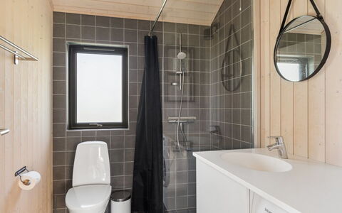 Cita - 350M from the Sea: Wand, Interior Design, Flooring, Armatur, Holz, Fussboden, Badezimmer, Toilette, Installation, Sinken