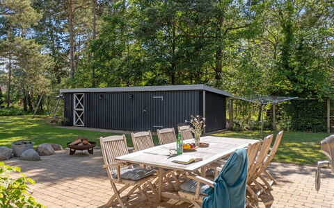 Romil - 2.1Km from the Sea: Interior Design, Decke, Wohnung, Flooring, Möbel, Fussboden, Zimmer, Beleuchtung, Zuhause, Couch