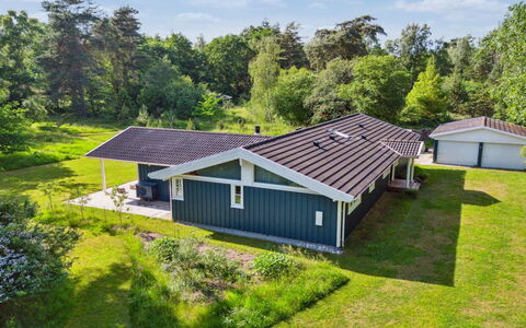 Launo - 1.1Km to the Fjord: Estate, Schatten, Auffahrt, Bauernhaus