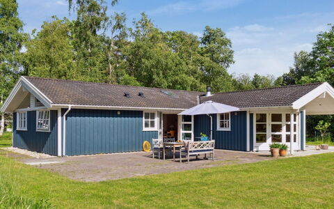 Launo - 1.1Km to the Fjord: Estate, Schatten, Auffahrt, Bauernhaus