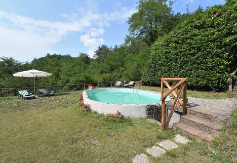 Casa Antelminelli: Wasser, Wolke, Pflanze, Himmel, Schwimmbad, Schatten, Baum, Gartenmöbel, Freizeit, Natürliche Landschaft