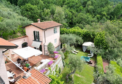 Villetta Verde: Pflanze, Gebäude, Eigentum, Baum, Fenster, Haus, Wohngebiet, Nachbarschaft, Urban Design, Grundeigentum