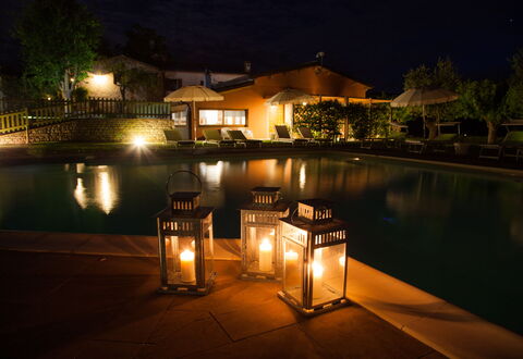 Villa Angelica: Wasser, Eigentum, Gebäude, Pflanze, Gewässer, Baum, Himmel, Haus, Schwimmbad