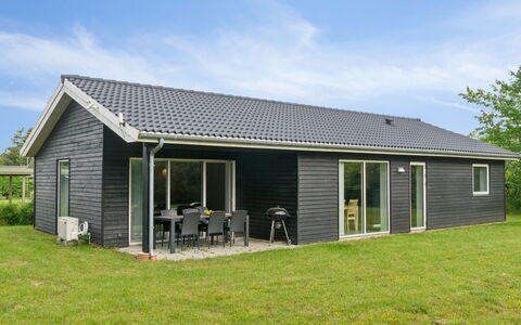 Dorreth - 3.2Km from the Sea: Blau, Strauch, Hütte, Ground, Garten, Estate, Schatten, Landscaping, Bauernhaus, Eco Hotel