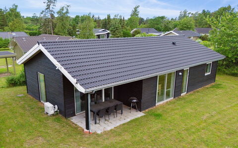 Dorreth - 3.2Km from the Sea: Blau, Strauch, Hütte, Ground, Garten, Estate, Schatten, Landscaping, Bauernhaus, Eco Hotel