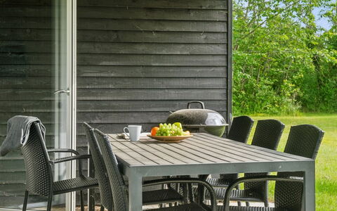 Dorreth - 3.2Km from the Sea: Blau, Strauch, Hütte, Ground, Garten, Estate, Schatten, Landscaping, Bauernhaus, Eco Hotel