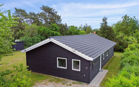 Dorreth - 3.2Km from the Sea: Blau, Strauch, Hütte, Ground, Garten, Estate, Schatten, Landscaping, Bauernhaus, Eco Hotel