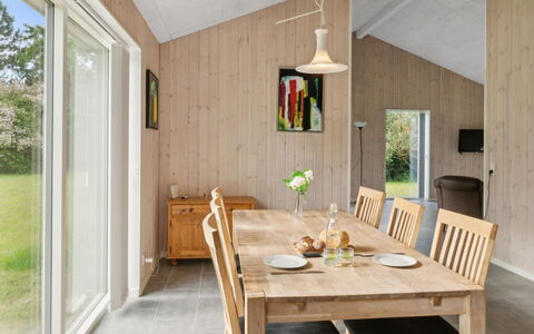 Dorreth - 3.2Km from the Sea: Blau, Strauch, Hütte, Ground, Garten, Estate, Schatten, Landscaping, Bauernhaus, Eco Hotel