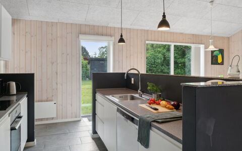 Dorreth - 3.2Km from the Sea: Blau, Strauch, Hütte, Ground, Garten, Estate, Schatten, Landscaping, Bauernhaus, Eco Hotel