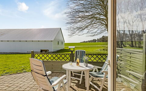 Kerrin - 1Km from the Sea: Möbel, Interior Design, Stuhl, Flooring, Tabelle, Resort, Fussboden, Decke, Zimmer, Eco Hotel
