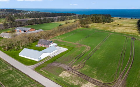 Kerrin - 1Km from the Sea: Möbel, Interior Design, Stuhl, Flooring, Tabelle, Resort, Fussboden, Decke, Zimmer, Eco Hotel