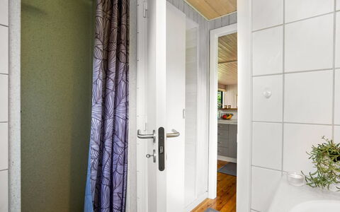 Bosse - from the Sea: Wand, Flooring, Fussboden, Holz, Interior Design, Armatur, Decke, Zimmer, Tür, Badezimmer