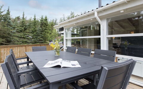 Ingwin - from the Sea: Wohngebiet, Strauch, Haus, Zuhause, Garten, Estate, Schatten, Landscaping, Rasen