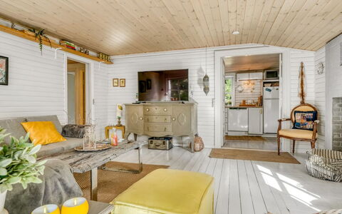 Ellinore - from the Sea: Interior Design, Möbel, Holz, Decke, Flooring, Wohnzimmer, Couch, Beleuchtung, Zuhause, Zimmer
