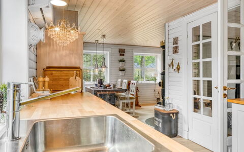 Ellinore - from the Sea: Holz, Flooring, Interior Design, Decke, Countertop, Küche, Fussboden, Möbel, Holzboden, Light Fixture