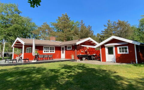 Barthi - 1.6Km from the Sea: Haus, Hütte, Zuhause, Garten, Schatten, Hinterhof, Gartenbauten, Blockhaus