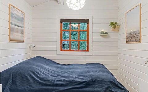 Barthi - 1.6Km from the Sea: Holz, Flooring, Interior Design, Decke, Fussboden, Schlafzimmer, Beleuchtung, Möbel, Zimmer, Bett