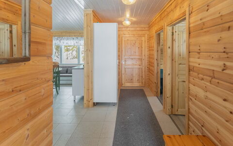 Kuukkelin Kehto: Holz, Decke, Flooring, Fussboden, Interior Design, Holzboden, Zimmer, Planke, Holzbeize, Hartholz