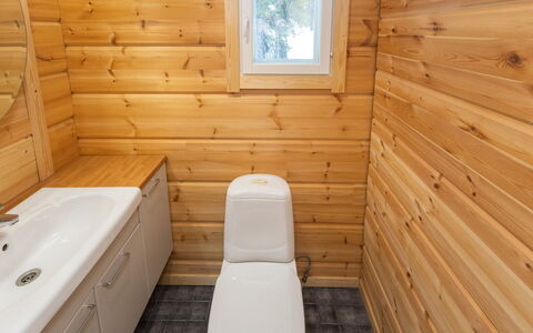 Kuukkelin Kehto: Flooring, Holz, Toilleten Sitz, Toilette, Armatur, Fussboden, Badezimmer, Installation, Holzbeize, Bad Sink