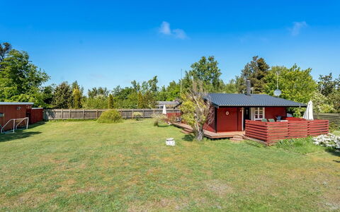 Borghild - 500M from the Sea: Flooring, Wand, Fussboden, Interior Design, Holz, Decke, Holzboden, Beleuchtung, Möbel, Laminatboden