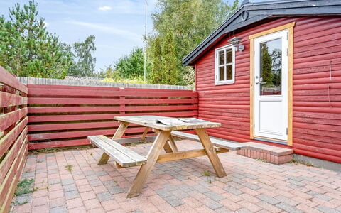 Borghild - 500M from the Sea: Flooring, Wand, Fussboden, Interior Design, Holz, Decke, Holzboden, Beleuchtung, Möbel, Laminatboden