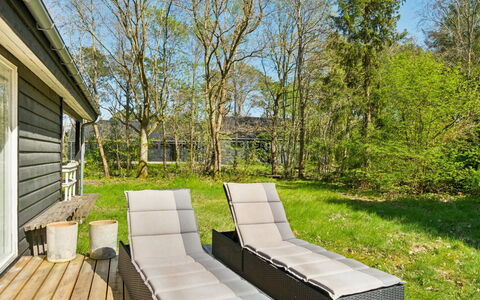 Ilsebeth - 250M from the Sea: Schwimmbad, Gartenmöbel, Möbel, Resort, Flagstone, Eco Hotel, Schatten, Stuhl, Freizeit, Estate