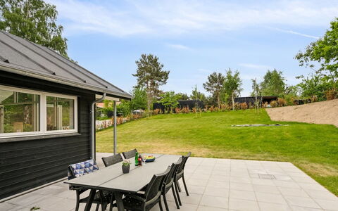 Norna - 350M from the Sea: Dachdecken, Hütte, Haus, Dach, Zuhause, Bauernhaus, Hütte, Estate, Dorf