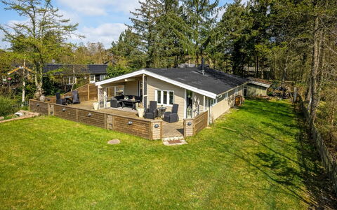 Livni - from the Sea: Hütte, Hinterhof, Garten, Gartenbauten, Schuppen, Abstellgleis, Gartenmöbel, Blockhaus, Outdoor Struktur, Hütte