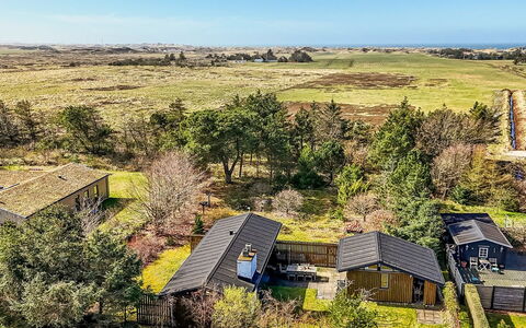 Amarie - 1Km from the Sea: Haus, Zuhause, Dach, Wohngebiet, Hütte, Estate, Bauernhaus, Rasen, Landscaping, Abstellgleis