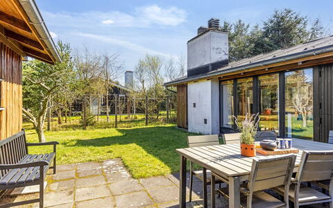 Amarie - 1Km from the Sea: Haus, Zuhause, Dach, Wohngebiet, Hütte, Estate, Bauernhaus, Rasen, Landscaping, Abstellgleis