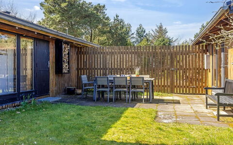 Amarie - 1Km from the Sea: Haus, Zuhause, Dach, Wohngebiet, Hütte, Estate, Bauernhaus, Rasen, Landscaping, Abstellgleis