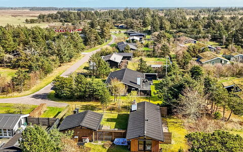 Amarie - 1Km from the Sea: Haus, Zuhause, Dach, Wohngebiet, Hütte, Estate, Bauernhaus, Rasen, Landscaping, Abstellgleis