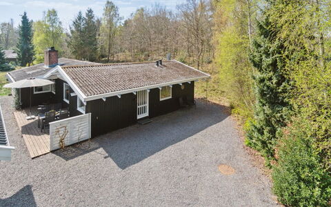 Gjertrud - 1Km from the Sea: Dach, Haus, Zuhause, Hütte, Abstellgleis, Estate, Auffahrt, Gartenbauten, Garten, Schuppen