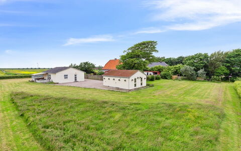 Janin - 400M from the Sea: Blau, Strauch, Hütte, Ground, Garten, Estate, Schatten, Landscaping, Bauernhaus, Eco Hotel