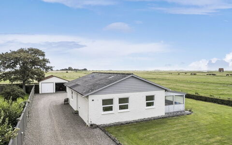 Janin - 400M from the Sea: Blau, Strauch, Hütte, Ground, Garten, Estate, Schatten, Landscaping, Bauernhaus, Eco Hotel