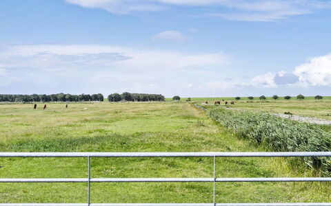 Janin - 400M from the Sea: Blau, Strauch, Hütte, Ground, Garten, Estate, Schatten, Landscaping, Bauernhaus, Eco Hotel